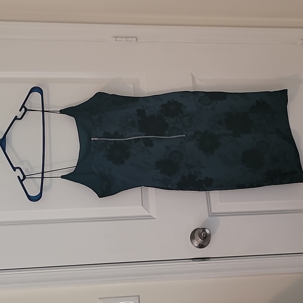 Dress - Picture 2 of 9